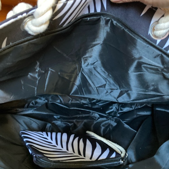 Beach Bag, w/Mini Bag, Palm Leaf theme in Black and White, w/light gold bottom - Picture 7 of 16